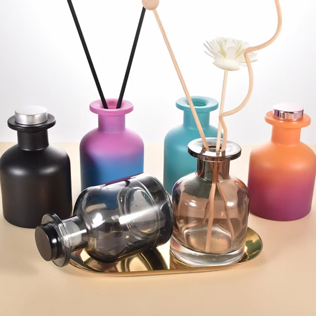 China Round Frosted Luxury Reed Diffuser Bottle Glass