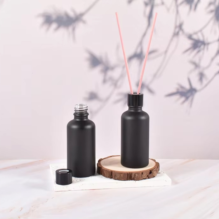 Custom 50ml Luxury round Black Glass Reed Diffuser Bottle With Cap 
