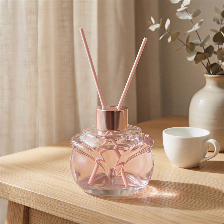 Luxury Rose Shape Glass Reed Diffuser Bottle Decorative Aromatherapy Diffuser Bottle for Home Fragrance