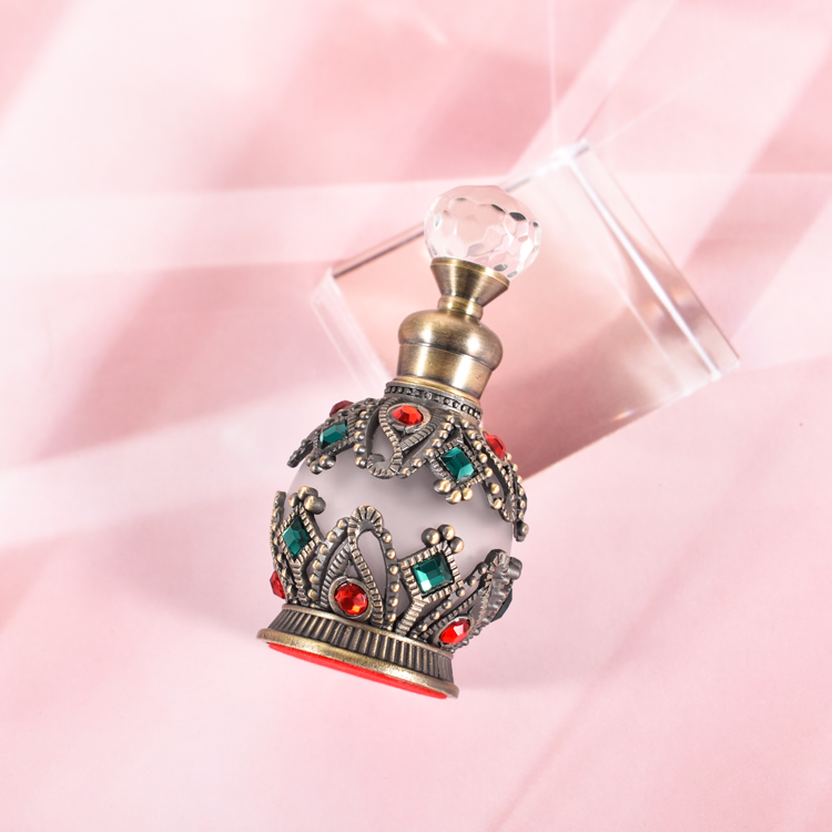 Dubai Essential Oil Bottle Retro Perfume Bottle 15ml Diamond Inlaid Empty Essential Oil Container